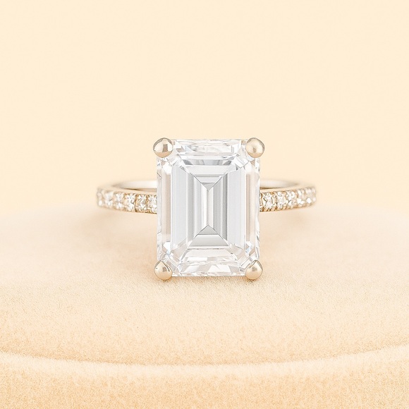 Jewel Eternal Jewelry - 8ct D VVS1 Platinum Emerald cut Moissanite Ring
